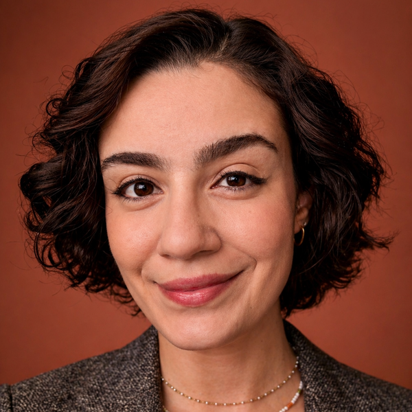 Crystal Albuquerque Accioly Oliveira, Associate